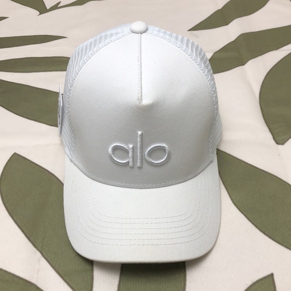 NWT ALO Yoga White District Trucker Hat - Picture 2 of 5